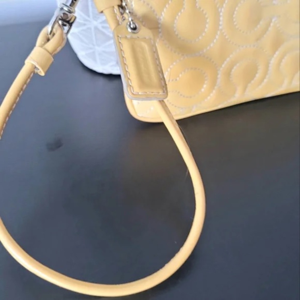Rare Coach Yellow Patent Leather Quilted Wristlet with Purple Lining - Picture 5 of 6
